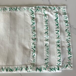 4 linen placemats lined with ants in grass indoor picnic!
